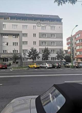 Отель HB Brilliant Брашов-0